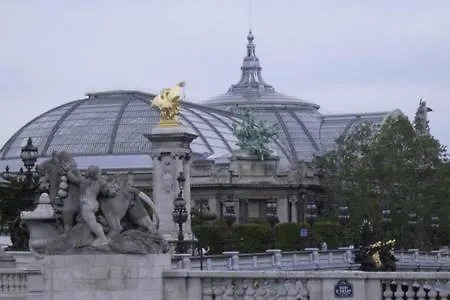 02 * Paris